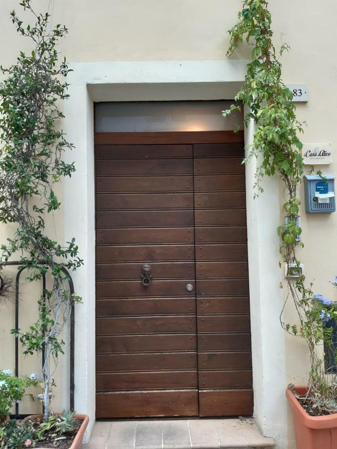 B&B La Casa Di Alice Φολίνιο Εξωτερικό φωτογραφία